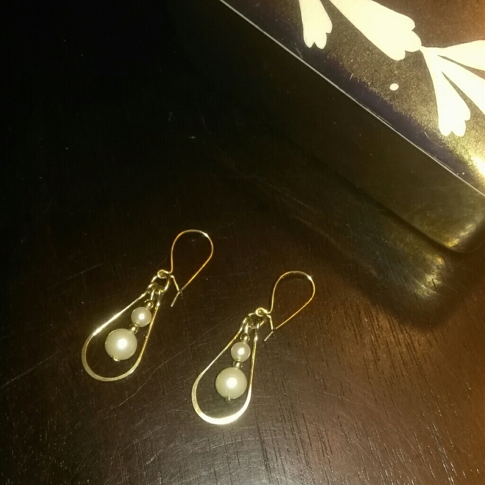 Drop Gold & Pearl earrings